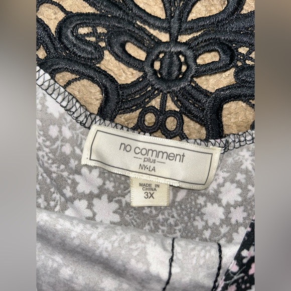 Elegant Black and White Floral Blouse - Picture 3 of 4